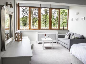 Фото номера Полулюкс с видом на море Загородные дома Seafort Luxury Hideaway г. Бантри 4