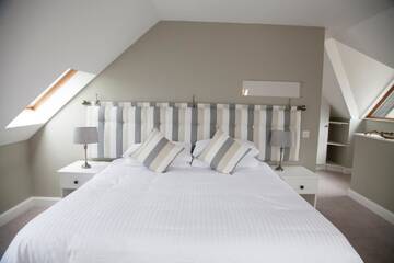 Фото номера Полулюкс с видом на море Загородные дома Seafort Luxury Hideaway г. Бантри 7