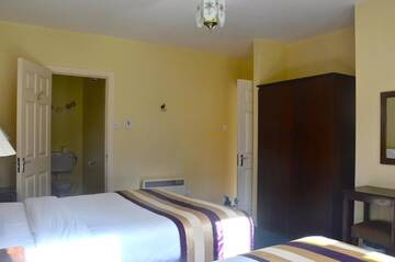 Фото номера Коттедж с 2 спальнями Отель Westlodge Hotel &amp; Leisure Centre г. Бантри 28