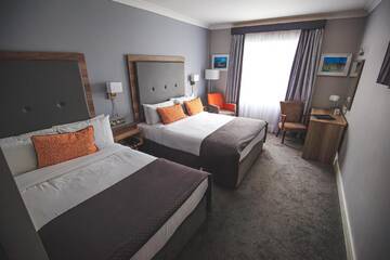 Фото номера Семейный суперлюкс Отель Westlodge Hotel &amp; Leisure Centre г. Бантри 2