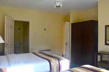 Фото номера Коттедж с 2 спальнями Отель Westlodge Hotel &amp; Leisure Centre г. Бантри 4