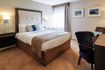 Фото номера Двухместный/одноместный номер Делюкс Отель Westlodge Hotel &amp; Leisure Centre г. Бантри 4