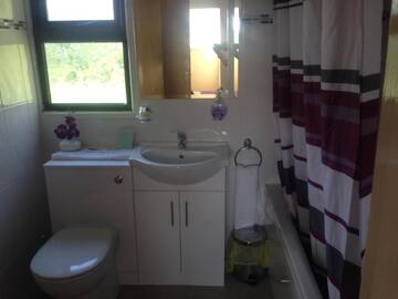 Фото номера Семейный номер с видом на море Отели типа «постель и завтрак» Aran Lodge г. Бантри 4